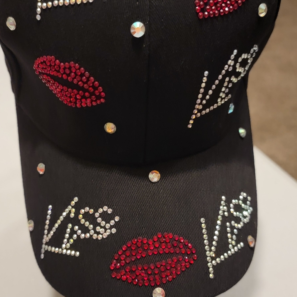 New black rhinestone kiss 💋 baseball cap - Picture 9 of 12